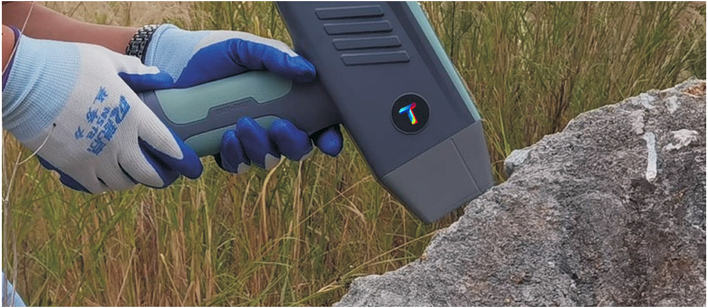 T-600 Handheld ore analyzer with excellent performance， portable mineral analyzer